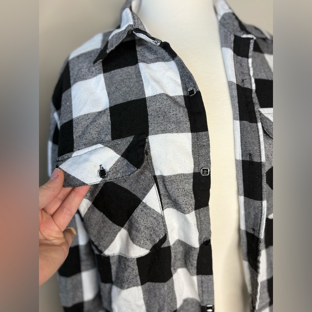 SHEIN Black and White Checkered Top - Picture 2 of 8
